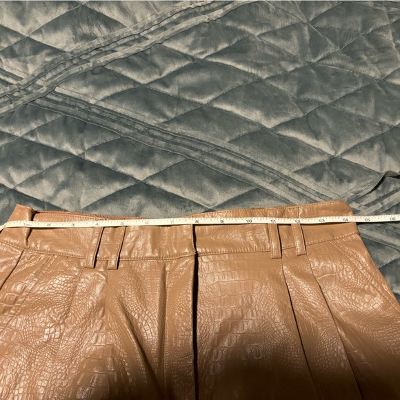 Dynamite Faux Crocodile Skin Short, Medium, Irish Cream Beige - Picture 7 of 10